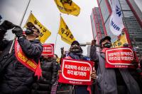 전국서 쏟아진 ‘의대 3401명’ 증원 신청…교수들 삭발·사직 반발 