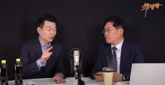 신용산객잔 ‘보수협객’에 출연한 윤희석 국민의힘 상임대변인(왼쪽)과 박성태 사람과사회 연구실장(전 JTBC 앵커). 사진=방송 캡처