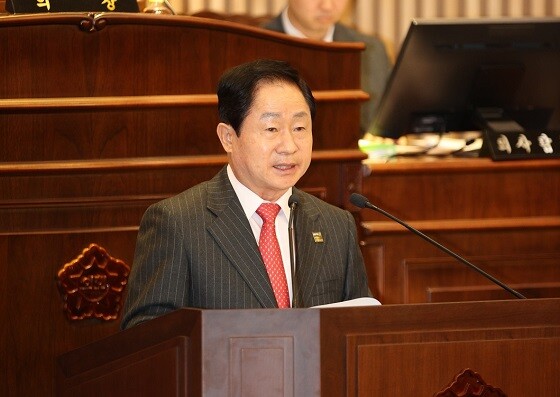 주광덕 남양주시장이 15일 제301회 남양주시의회 임시회 제1,2차 본회의에서 시의원들의 시정질문에 답변하고 있다. 사진=남양주시 제공