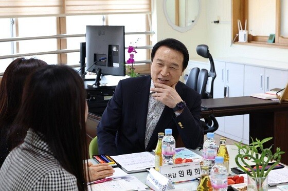 임태희 경기도교육감이 15일 남부유아체험교육원을 방문해 정담회를 간고 있다. 사진=경기도교육청 제공