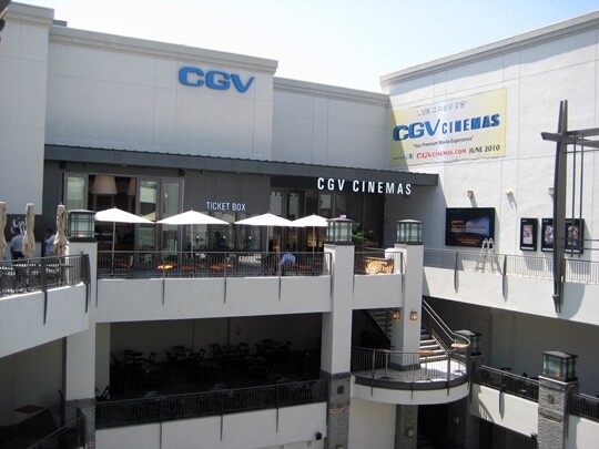 CJ CGV는 미국 영화관 운영 법인 지분 100%를 매각하기로 지난해 12월 결정한 것으로 확인됐다. CGV LA 지점. 사진=연합뉴스
