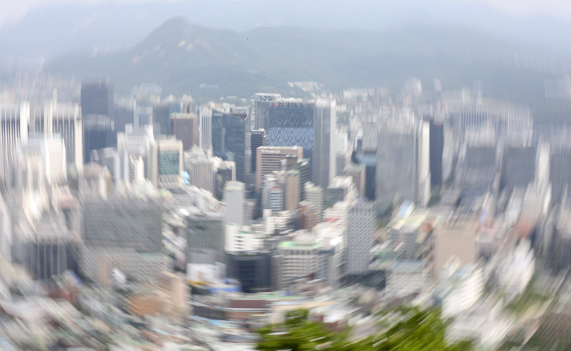 서울 남산타워에서 바라본 종로 일대 빌딩숲. 사진=박정훈 기자
