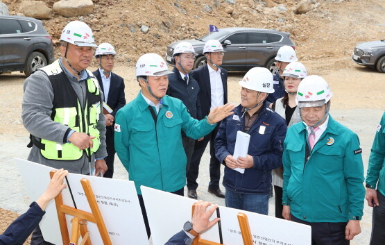 박완수 경남도지사가 고성 양촌·용정일반산단 찾은 모습. 사진=경남도 제공
