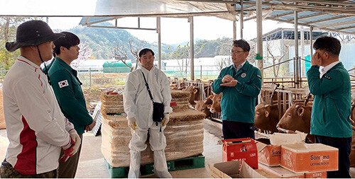 럼피스킨 백신 접종 예천농장방문. 사진=경북도 제공