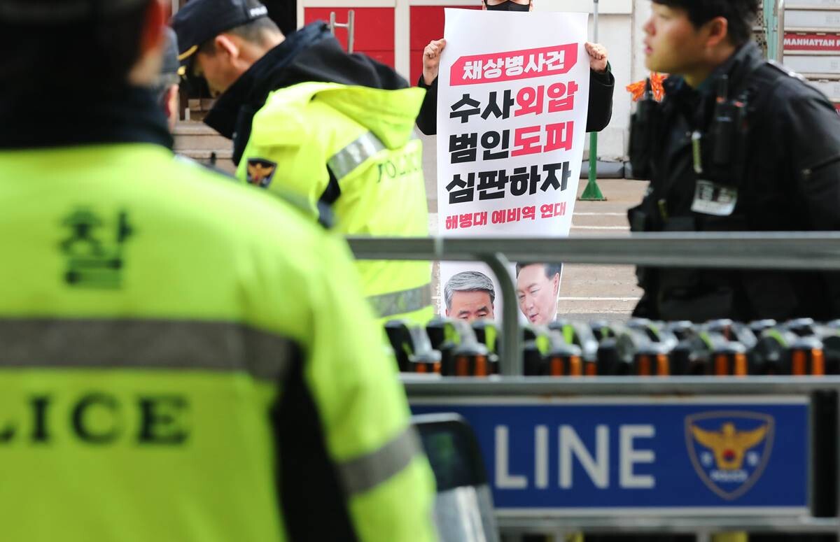 서울 여의도 국민의힘 중앙당사 앞에서 '채 상병 사건 수사외압 범인도피 심판'을 촉구하는 1인 시위가 진행되는 모습. 사진=박은숙 기자