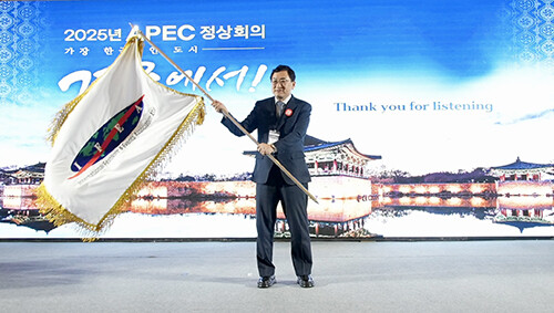 주낙영 시장 올해 2월 29일 태국 파타야 세계축제협회 컨퍼런스에서 2025 APEC 정상회의 경주유치 필승을 다지고 있다. 사진=경주시 제공