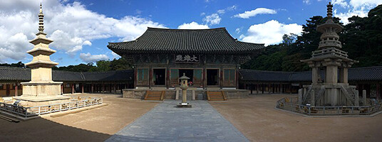 경주불국사 석가탑(왼쪽), 대웅전(가운데), 다보탑(오른쪽). 사진=일요신문 DB