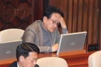 “최순실 은닉 재산 수조 원” 안민석, 첫 재판서 혐의 부인 