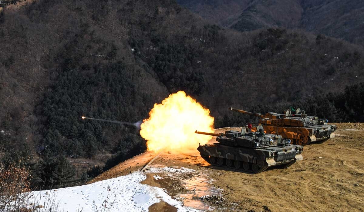 2014년부터 육군에 배치된 K2는 K1보다 0.5세대 앞선 3.5세대 전차로 55구경장 120mm 활강포를 채택해 공격력을 높였다. 사진=육군