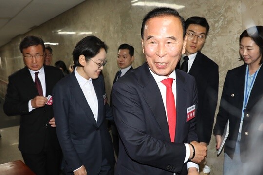 박덕흠 의원이 서울 영등포구 여의도 국회에서 4월 16일 열린 국민의힘·국민의미래 당선자 총회에 참석하고 있다. 사진=박은숙 기자