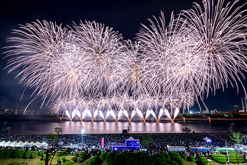 지난해 열린 포항국제불빛축제 국제불꽃쇼. 사진=경북도 제공