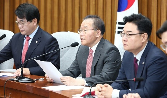 국민의힘 윤재옥 원내대표가 4월 30일 국회에서 열린 원내대책회의에서 발언하고 있다. 사진=박은숙 기자