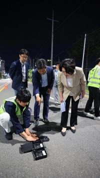 신계용 과천시장, 과천지식정보타운 도로조명 조도 측정 참관