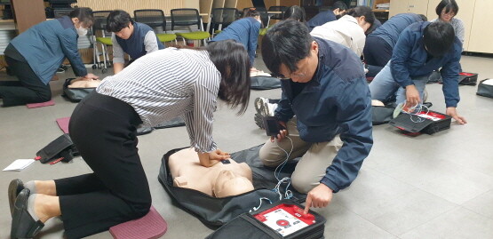 코레일유통 호남본부 심폐소생술 현장 실습교육 장면. 사진=코레일유통 제공