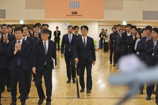 서울지검 1~4차장검사 인사는 이창수 지검장의 의중이 반영된 게 아니냐는 관측이 나온다. 지난 5월 16일 이창수 신임 서울중앙지검장이 취임식에 참석하는 모습. 사진=박정훈 기자