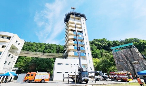 지난 19일 경기도소방학교에서 실시된 민간 고소작업차량 긴급 구난 및 구조교육. 사진=경기도소방재난본부 제공