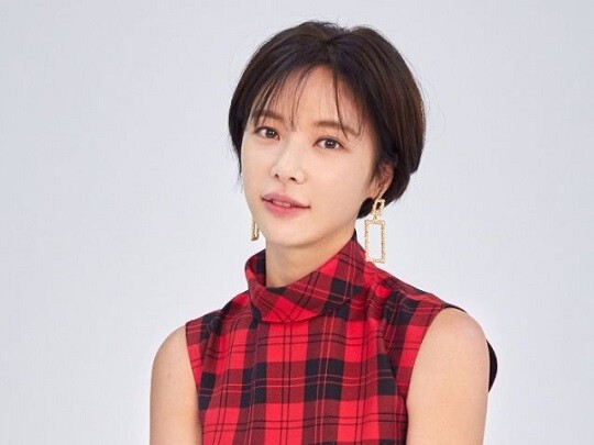 남편이자 전 프로골프 선수 이영돈 씨와 이혼소송 중인 배우 황정음이 남편의 상간녀라고 잘못 지목한 여성으로부터 결국 피소됐다. 사진=와이원엔터테인먼트 제공