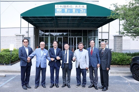 미국 애틀란타 현지에서 애틀란타 한인회 관계자와 만난 이동환 시장(왼쪽에서 3번째). 사진=고양특례시 제공