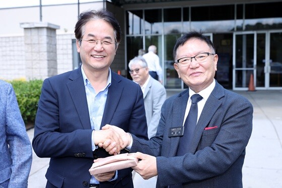 이동환 시장(왼쪽)과 이홍기 애틀란타 한인회장(오른쪽). 사진=고양특례시 제공
