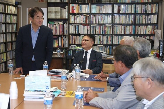 애틀란타 한인회 관계자와 협력방안을 논의하는 이동환 시장. 사진=고양특례시 제공