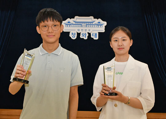 우승을 차지한 조상연(왼쪽)은 2008년생, 준우승을 한 김은지는 2007년생이다. 사진=한국기원 제공