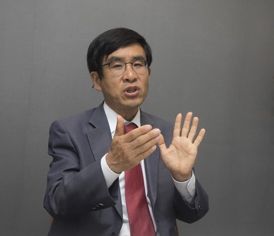 안성수 서울고검 검사가 음주운전 측정의 부정확함을 지적하는 책을 냈다. 사진=이종현 기자