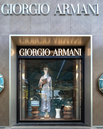 비윤리적인 제조 과정은 이탈리아 전역에 만연해 있다. 조르지오 아르마니도 사정은 비슷하다. 사진=조르지오 아르마니 인스타그램