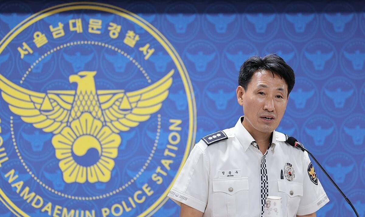 정용우 남대문경찰서 교통과장이 2일 오전 서울 남대문경찰서에서 지난 1일 저녁 발생한 시청역 인근 교통사고 관련 브리핑을 마친 뒤 취재진 질문에 답하고 있다. 사진=연합뉴스