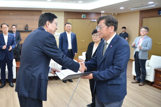 대변인 임용장 수여식. 사진=부산시 제공