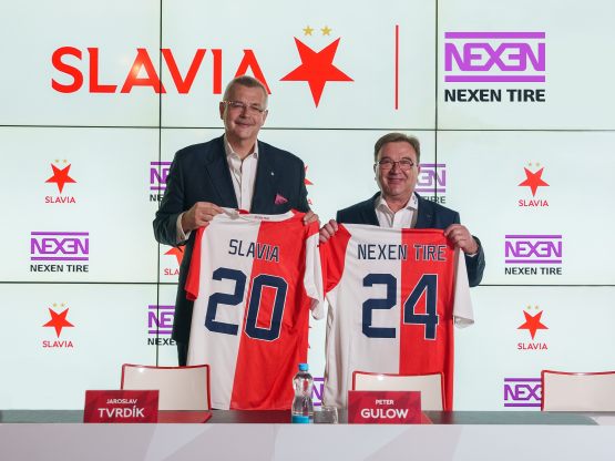 sk slavia 파트너십 연장 체결식 장면. 사진=넥센타이어 제공