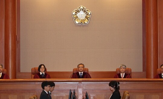 서울 종로구 헌법재판소 대심판정에 자리한 헌법재판관들. 사진=최준필 기자