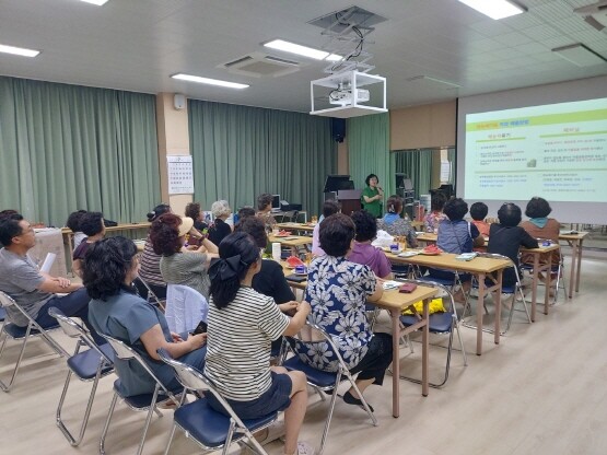 찾아가는 영농폐기물 분리배출 교육 장면. 사진=김해시 제공