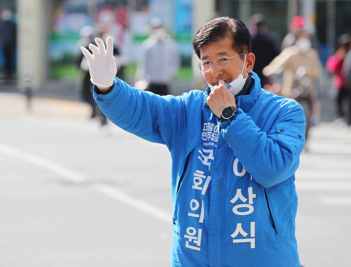 2020년 당시 더불어민주당 대구 수성을 이상식 후보가 대구 수성구 수성시장 인근에서 시민들을 향해 지지를 호소하고 있는 모습이다. 사진=연합뉴스 제공