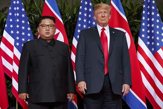 도널드 트럼프 전 미국 대통령이 김정은과 브로맨스를 다시 부각하고 있다. 사진=연합뉴스