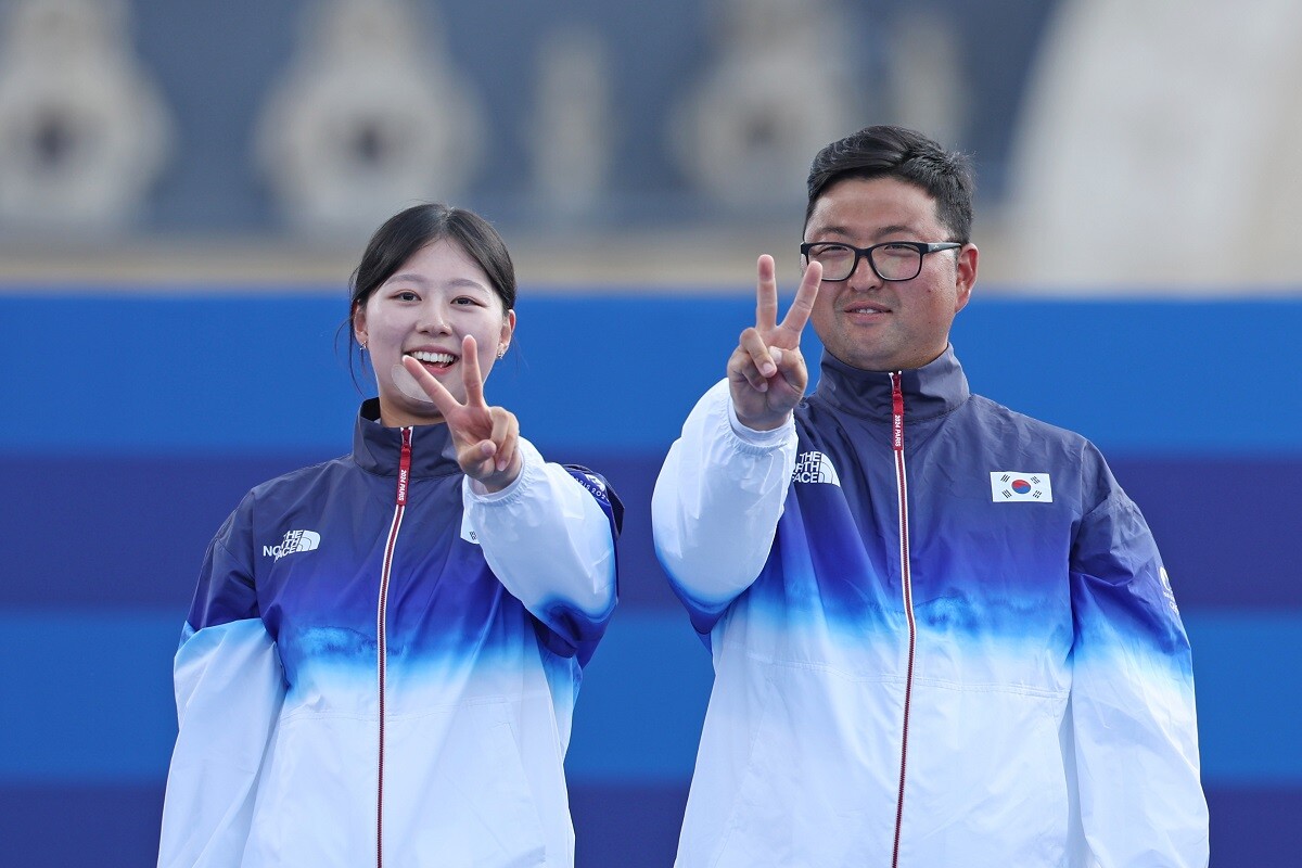 한국 양궁이 임시현과 김우진(왼쪽부터)이 나선 혼성 단체전에서도 금메달을 따내며 단체전 3종목을 모두 석권했다. 사진=연합뉴스