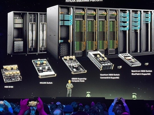 지난 3월 엔비디아 개발자 콘퍼런스 GTC 2024에서 젠슨 황 CEO는 블랙웰을 공개했다. 사진=연합뉴스