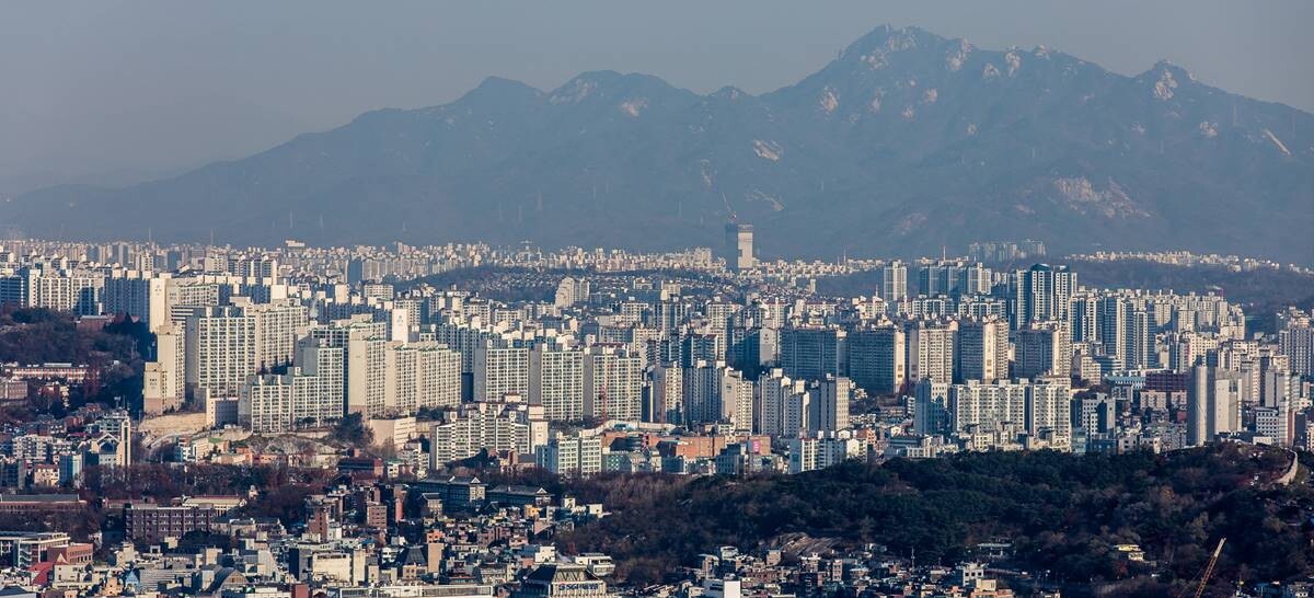 서울 중구 남산공원에서 바라본 서울시내 아파트 전경. 사진=최준필 기자