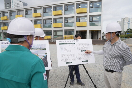 명지늘봄전용학교 점검 모습. 사진=부산시교육청 제공