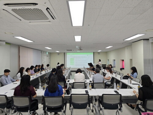 ‘2024년 경남 일상돌봄서비스사업’의 시군별 추진 상황을 점검하고 보건복지부 공모전에 선정된 도내 우수사례를 공유. 사진=경남도 제공