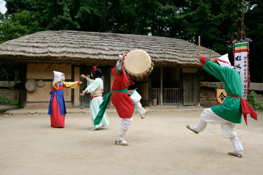 송파산대놀이의 넷째 마당 북놀이. 사진=국가유산청 제공