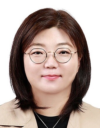 뉴진스 멤버들은 민희진 전 어도어 대표의 해임 소식을 당일 기사를 통해 알았으며, 이후 김주영 신임 대표(사진)의 행보로 인해 상당한 불신이 생겼다는 점을 밝혔다. 사진=하이브 제공