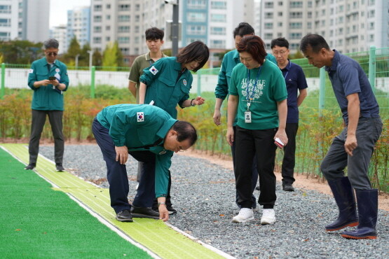 호우 피해학교 점검 모습. 사진=부산시교육청 제공