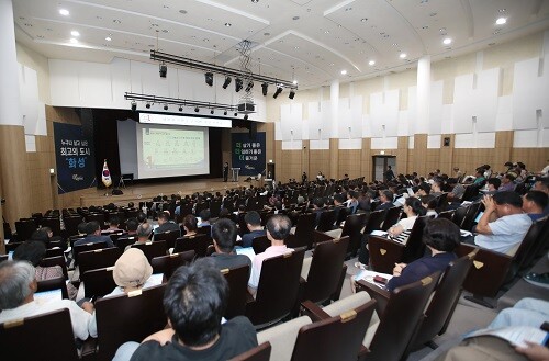 화성시가 4개 구청 신설을 위한 권역별 시민설명회를 개최하고 있다. 사진=화성시 제공