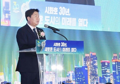 임병택 시흥시장이 10일 시화호 30주년 기념행사에서 축사를 하고 있다. 사진=시흥시 제공