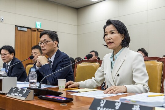 이진숙 방송통신위원장이 10월 7일 오후 국회 과학기술정보방송통신위원회의 국정감사에서 위원 질문에 답하고 있다. 이 위원장은 야당이 단독 처리한 탄핵소추로 직무가 정지된 상태라 기관 증인이 아닌 일반 증인으로 출석했다. 사진=최준필 기자