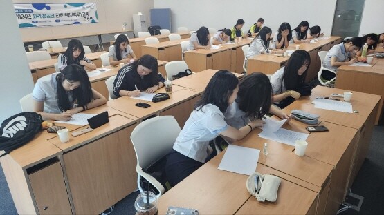 ‘취업역량 강화 프로그램’ 운영 장면. 사진=한국마사회 부산경남본부 제공