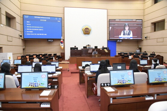 ‘제5회 경상남도의회 청소년 모의의회’ 장면. 사진=경남도의회 제공