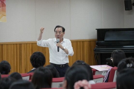 하윤수 부산교육감. 사진=부산시교육청 제공