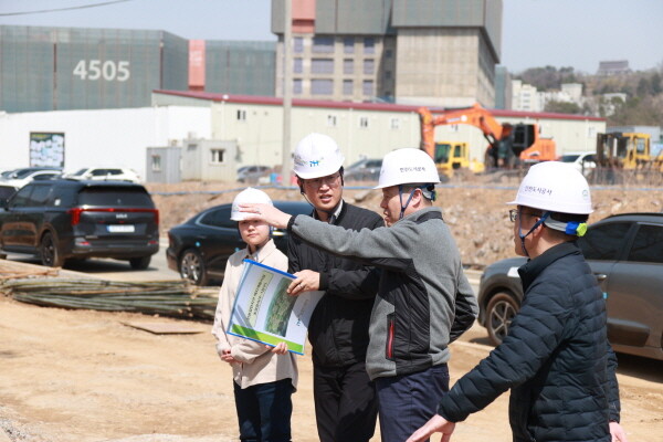 검단 102역세권 인근 AA17BL 토지 조성공사 시찰 모습. 사진=인천도시공사 제공