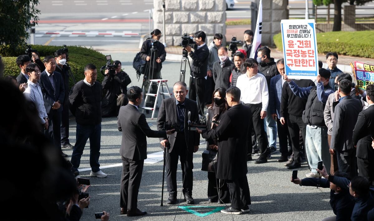 지난 11월 8일 검찰 조사를 받기 위해 창원지검에 출석한 명태균 씨. 사진=연합뉴스